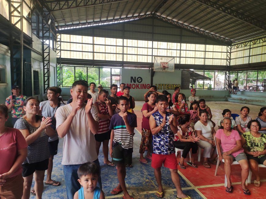 KITAEN| Pannakaiwaras ti relief goods idiay Brgy. Beddeng Laud, Vigan City babaen kenni Congressman Ronald Singson.