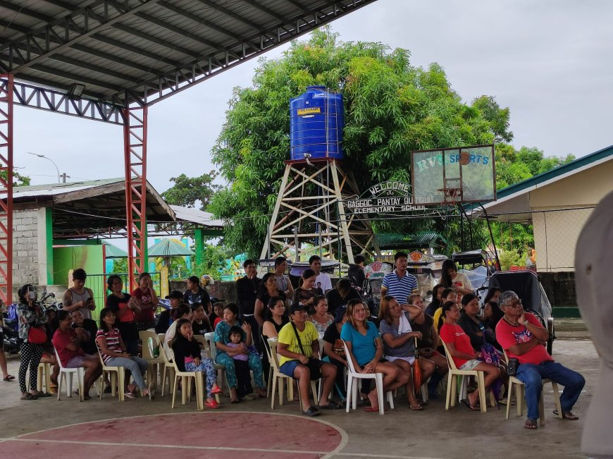 KITAEN| Pannakaiwaras ti relief goods idiay Brgy. Baggoc, Caoayan babaen kenni Congressman Ronald Singson.