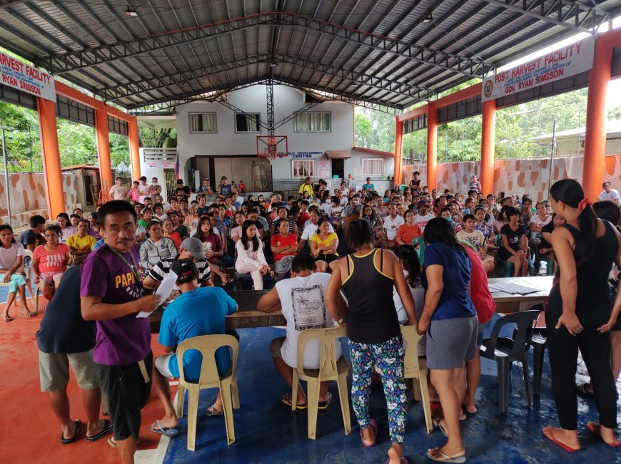 KITAEN| Manarimaan ti Pannakaiyawat dagiti relief goods ditoy Brgy. Callaguip, Caoayan babaen kenni Congressman Ronald Singson.