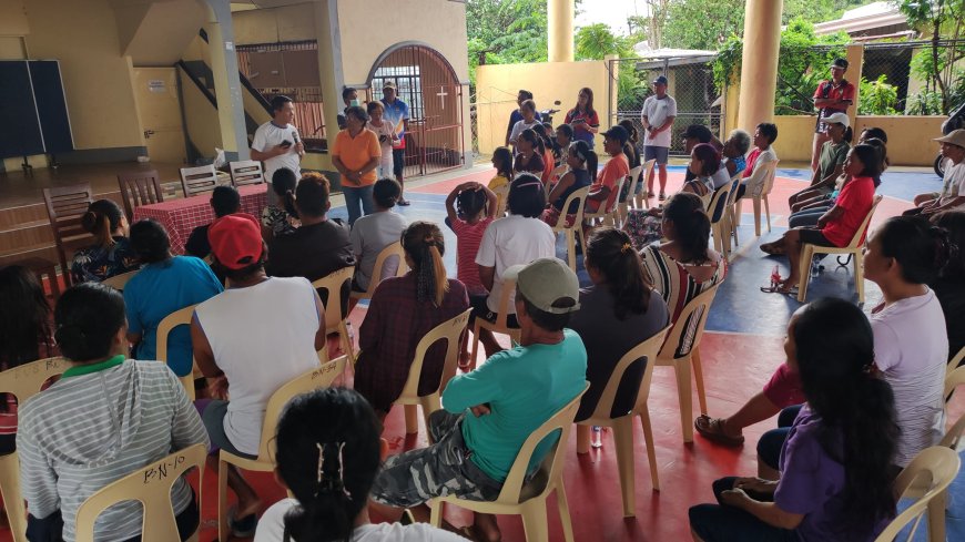 KITAEN| Naiteden ni Congressman Ronald Singson dagiti relief goods ditoy Brgy. Bayubay Norte, San Vicente. Maysa a Brgy ti ili a nakaro a naapektaran kenni bagyo Egay.