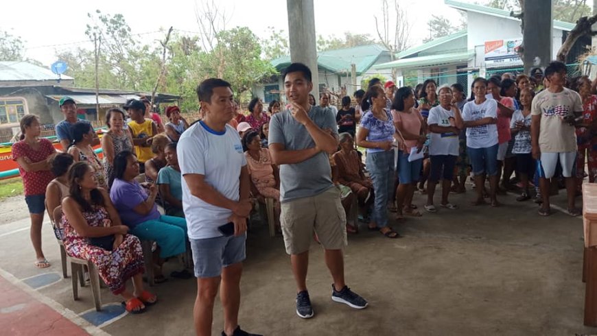 KITAEN| Maikadwa ti Brgy. Sabang ditoy ili a Cabugao a mawarasan amin a pamilya ti relief goods manipud DSWD nga inyeg ni Congressman Ronald Singson.