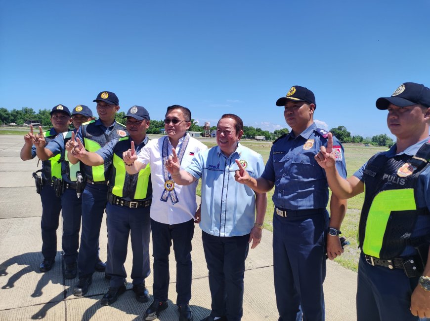 KITAEN| Ti isasangpet ti grupo ni Senator Bong Go idiay Vigan Airport.