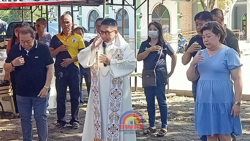 KITAEN| Kangrunaan a sangaili ni Governor Jeremias Singson ti naaramid nga groundbreaking ti mabangon a Farmers Bagsakan Center a masarakan iti Brgy. Pandan, Caoayan a kukua ti Lokal Gobierno.